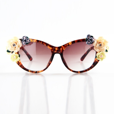 Women's Charming Plastic Baroque Style Flower Decoration Uv Sunglasses STYLESIMO.com